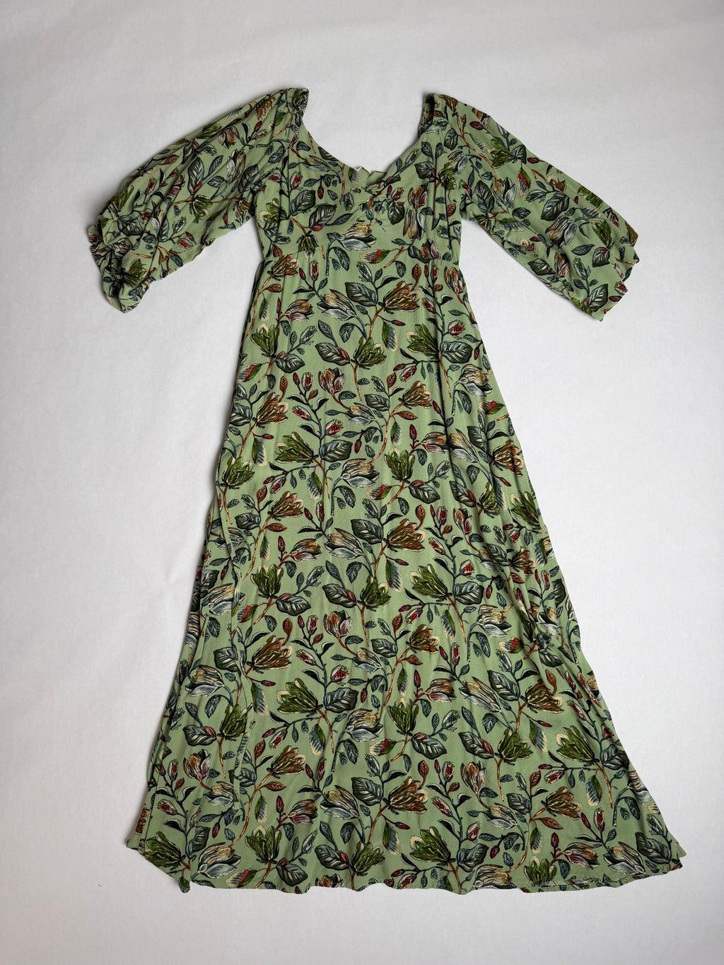 Chenara Dodge sage botanical puff-sleeve midi dress — front