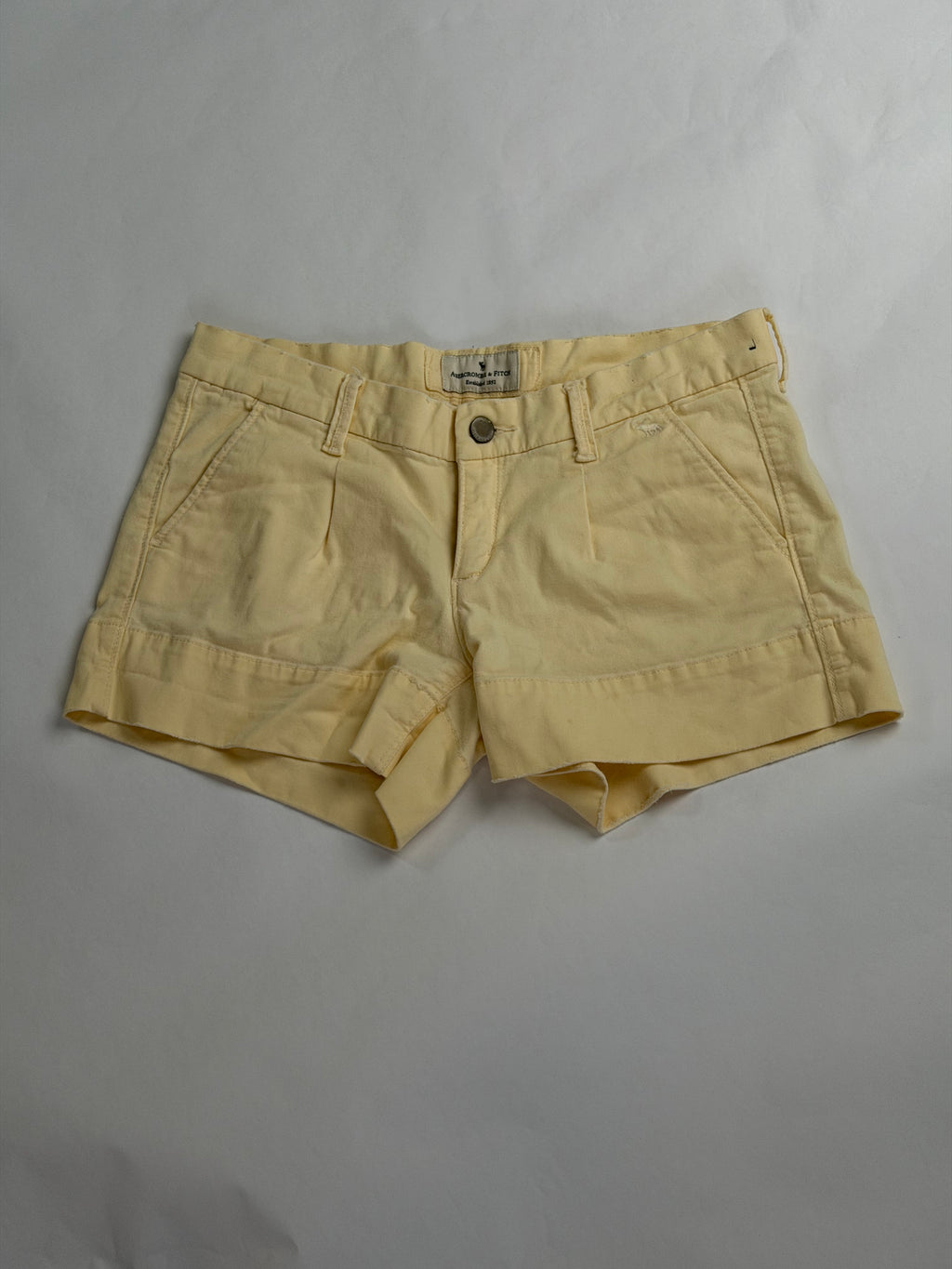Abercrombie & Fitch Butter Yellow cuffed chino shorts